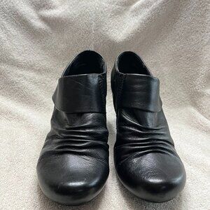 BareTrap  Black Leather Shoes, Size 9 1/2 medium